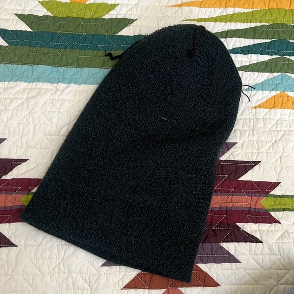 Green knit cuffed Carhartt Beanie. O/S - Picture 4 of 8